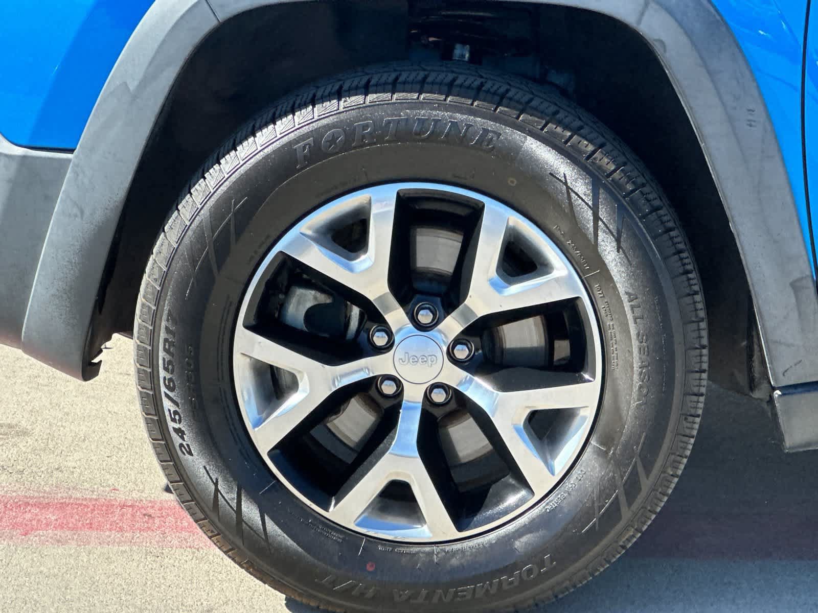 Used 2018 Jeep Cherokee Trailhawk w/ Comfort/Convenience Group AWD/4WD image 27