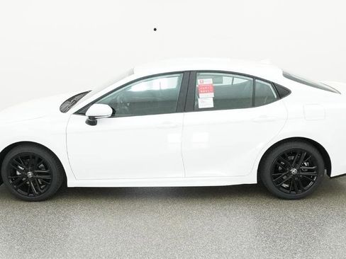 New 2026 Toyota Camry SE image 10