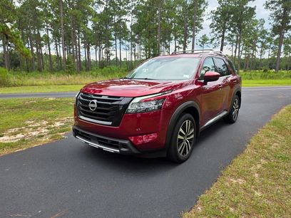 Used 2024 Nissan Pathfinder Platinum w/ Black Appearance Package