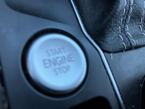 Used 2022 Volkswagen Atlas SEL Premium image 19