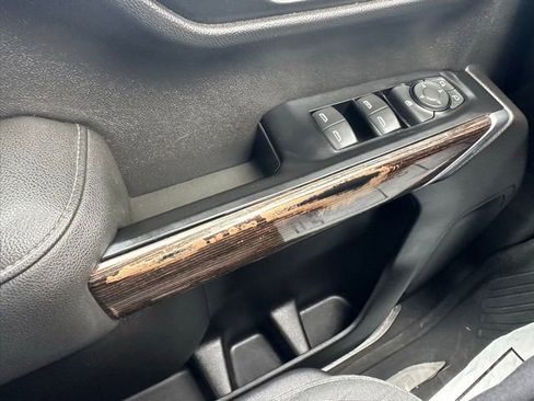 Used 2020 GMC Sierra 1500 Elevation w/ Elevation Value Package image 33