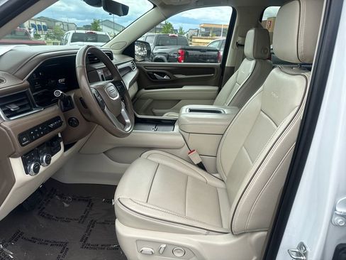Used 2022 GMC Yukon XL Denali w/ Advanced Technology Package AWD/4WD image 9