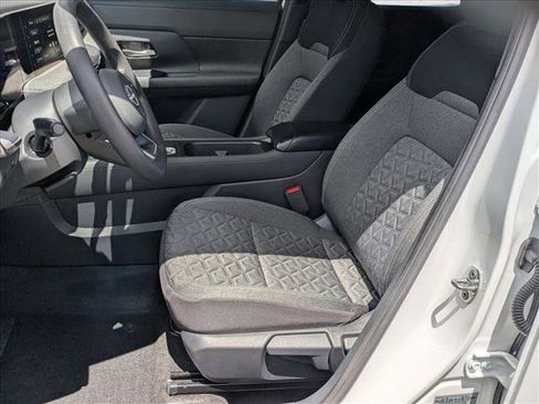 Certified 2025 Nissan Kicks SV FWD image 15