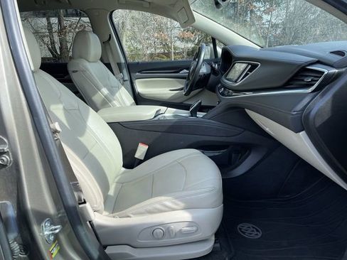 Used 2020 Buick Enclave Essence image 26