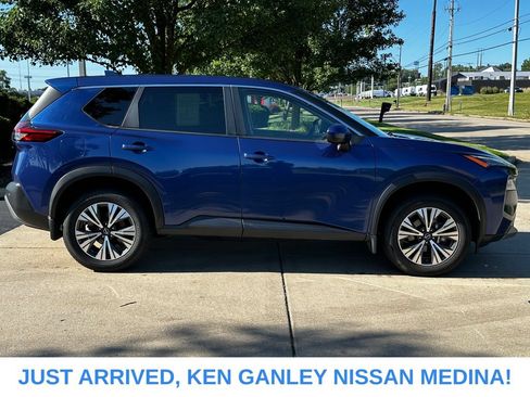Used 2023 Nissan Rogue SV AWD/4WD image 2