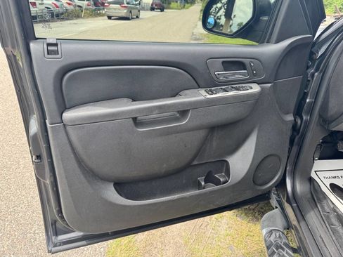 Used 2010 Chevrolet Avalanche LT w/ Suspension Package, Off-Road image 21