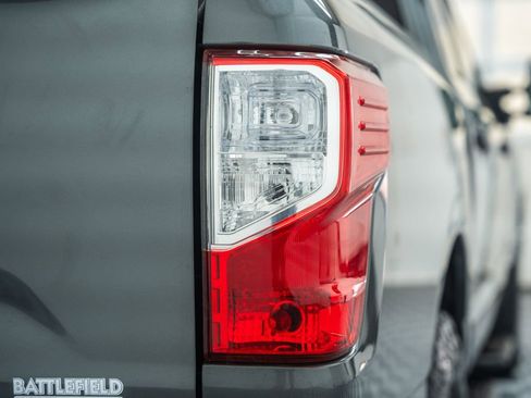 Used 2022 Nissan Titan SV w/ SV Convenience Package image 6