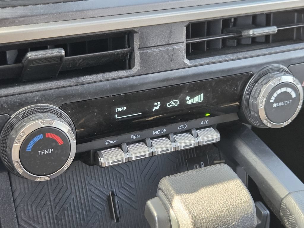 Used 2025 Toyota 4Runner SR5 AWD/4WD image 19