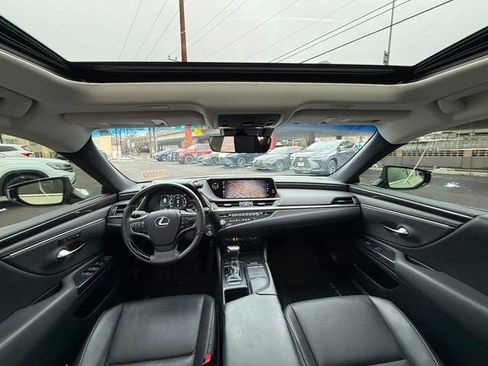 Certified 2021 Lexus ES 250 w/ Premium Package image 15