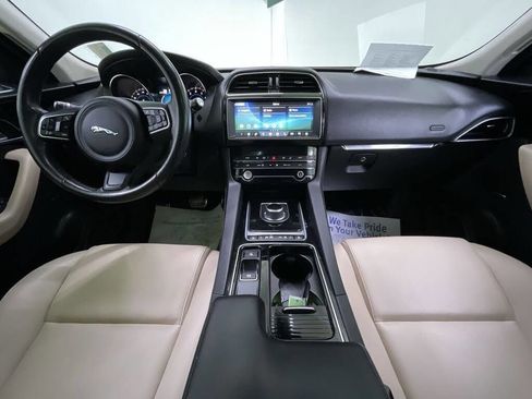 Used 2019 Jaguar F-PACE Premium image 7