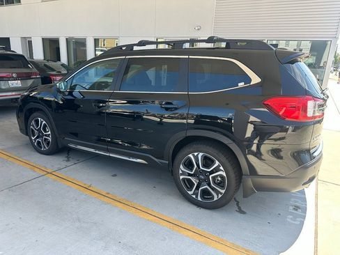 Used 2023 Subaru Ascent Limited w/ Technology Package AWD/4WD image 4