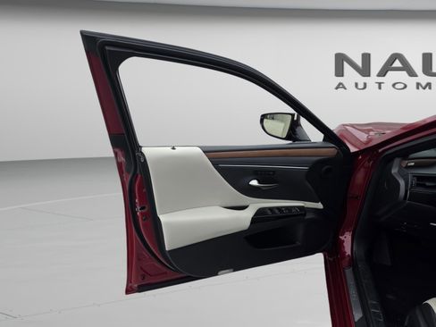 New 2025 Lexus ES 350 w/ Premium Package image 9