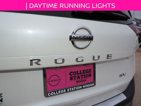 Certified 2021 Nissan Rogue SV image 11