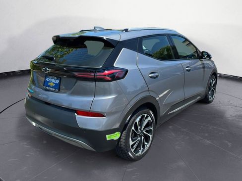 Used 2023 Chevrolet Bolt EUV Premier w/ Sun & Sound Package FWD image 4