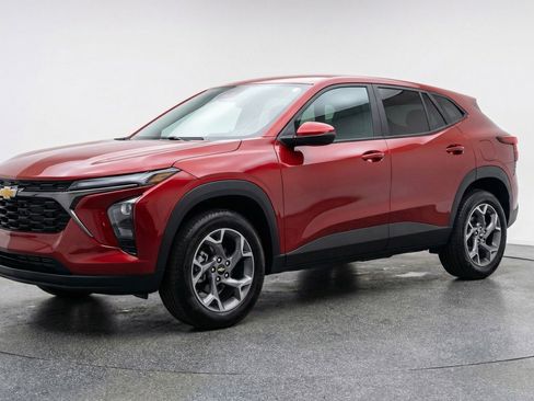 Used 2025 Chevrolet Trax LT image 3