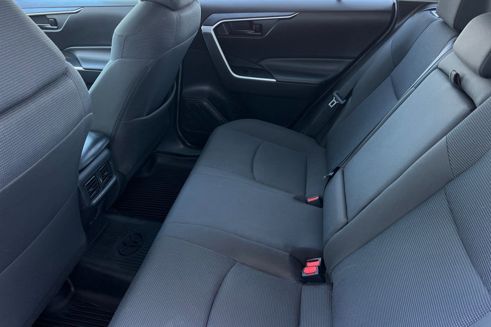 Certified 2021 Toyota RAV4 LE AWD/4WD image 12
