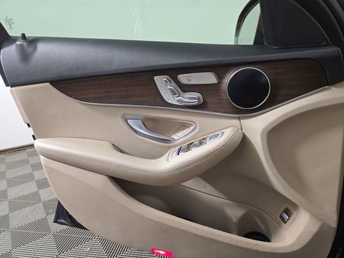 Used 2019 Mercedes-Benz C 300 4MATIC Sedan image 29