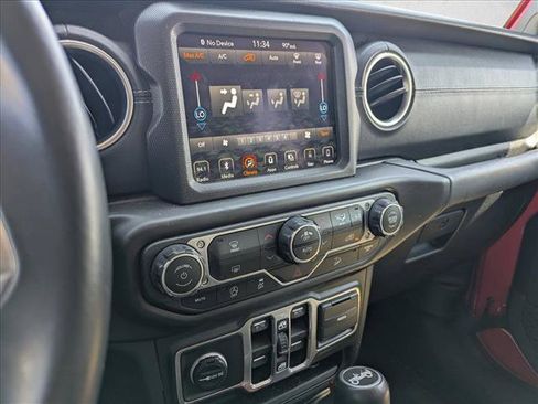Used 2018 Jeep Wrangler Unlimited Sahara AWD/4WD image 11