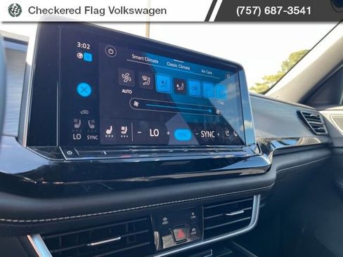 Used 2024 Volkswagen Atlas Cross Sport SE image 40