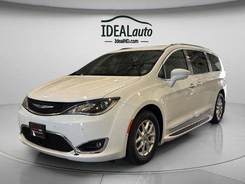 Used 2020 Chrysler Pacifica Touring-L w/ Advanced Safetytec Group FWD image 2