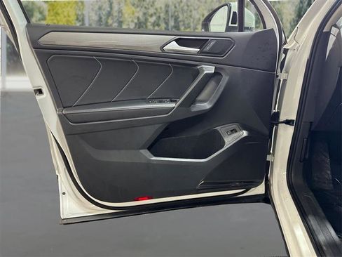 Used 2024 Volkswagen Tiguan SE image 18