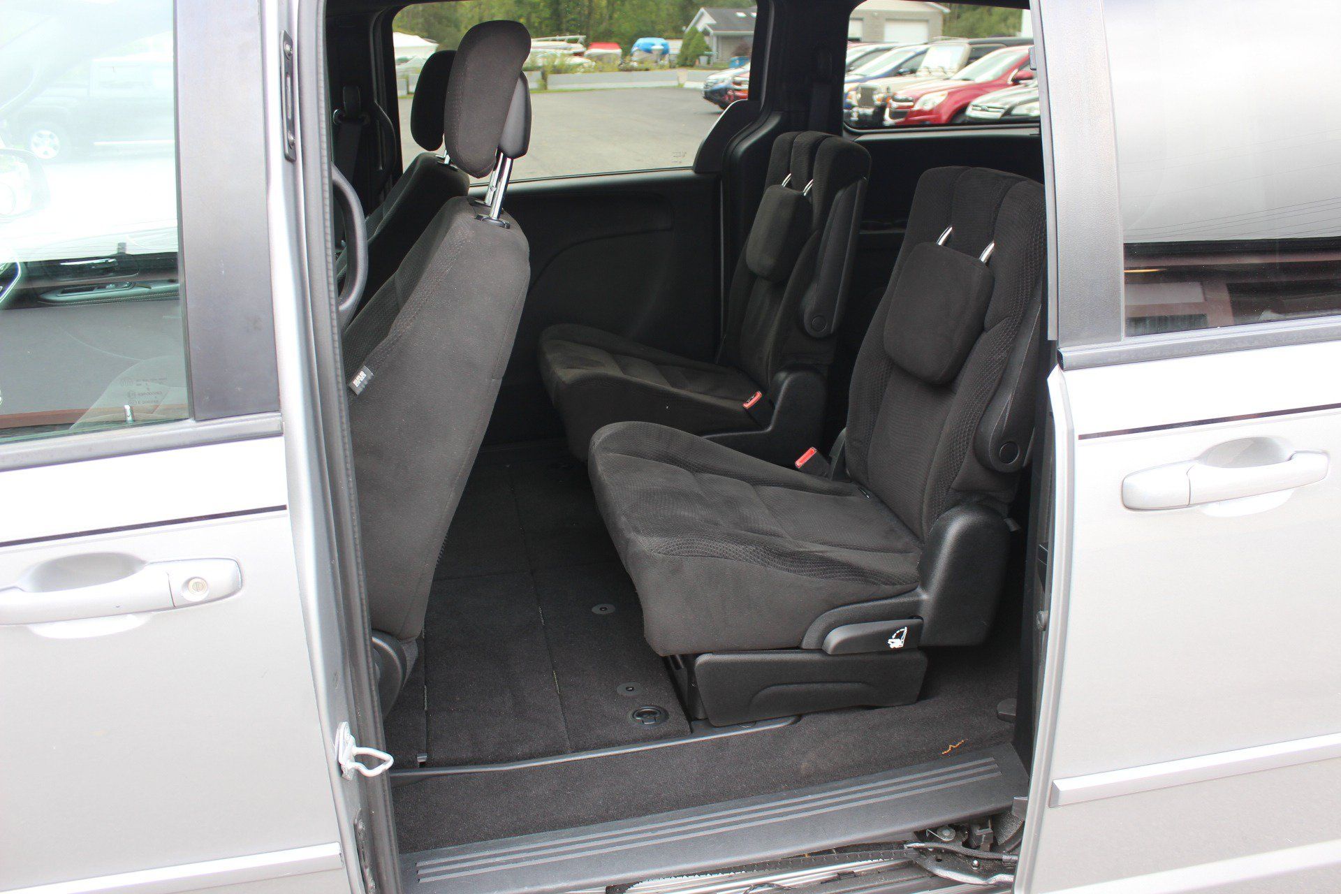 Used 2017 Dodge Grand Caravan SE FWD image 28