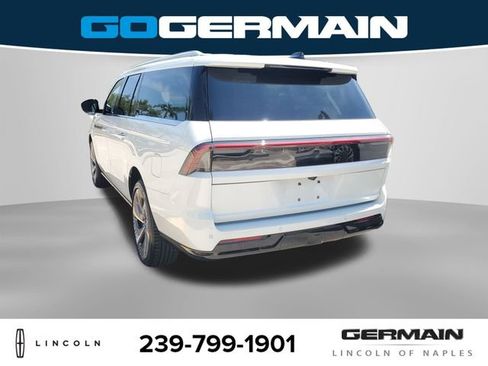 New 2026 Lincoln Navigator L Black Label AWD/4WD image 10