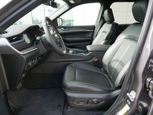 New 2025 Jeep Grand Cherokee L Limited image 6