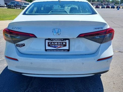 Used 2023 Honda Civic Touring image 14
