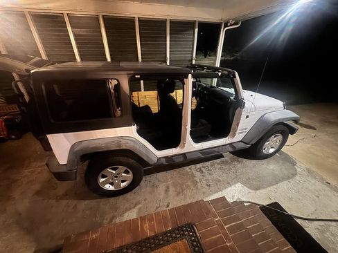 Used 2011 Jeep Wrangler Unlimited Sport AWD/4WD image 8