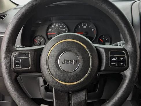 Used 2013 Jeep Patriot Sport w/ Tire & Wheel Group image 9