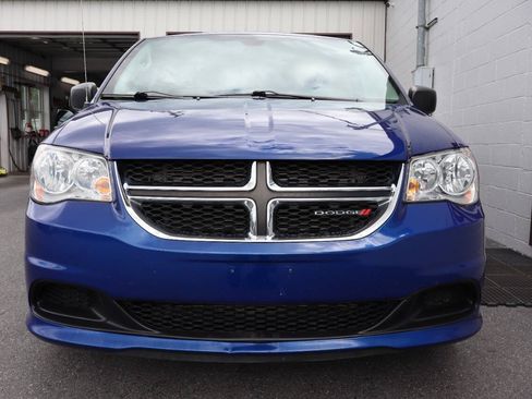 Used 2018 Dodge Grand Caravan SE w/ UConnect Hands-Free Group FWD image 2