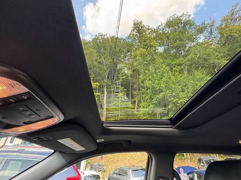 Used 2019 Jeep Grand Cherokee Limited AWD/4WD image 10