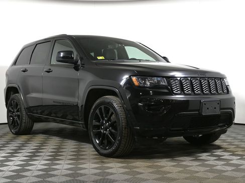 Used 2018 Jeep Grand Cherokee Altitude image 9