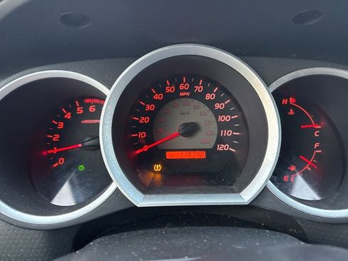 Used 2010 Toyota Tacoma Base image 4