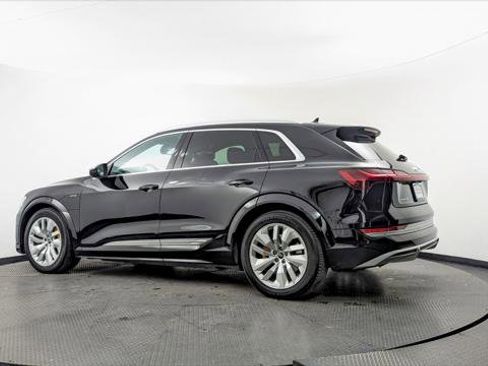 Used 2022 Audi e-tron S Premium Plus image 6