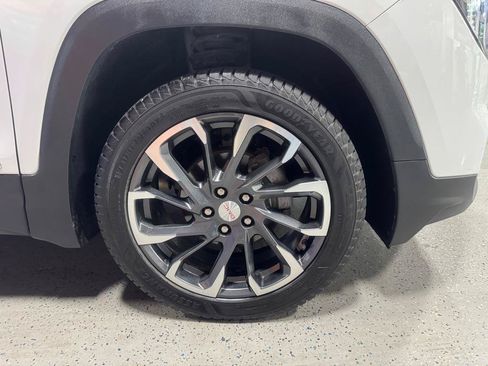 Used 2023 GMC Terrain SLT AWD/4WD image 28