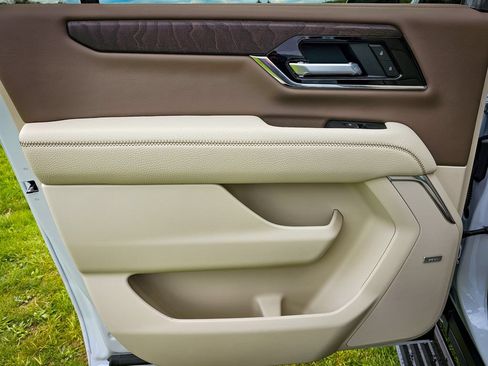 New 2026 GMC Yukon XL Denali w/ Denali Reserve Package AWD/4WD image 37