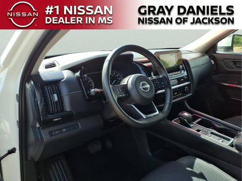 Used 2024 Nissan Pathfinder SV FWD image 10