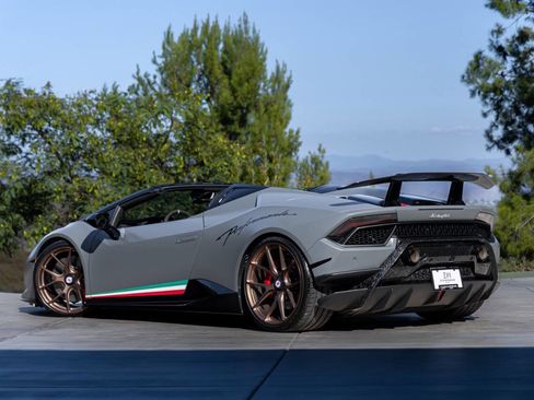 Used 2018 Lamborghini Huracan Performante image 40