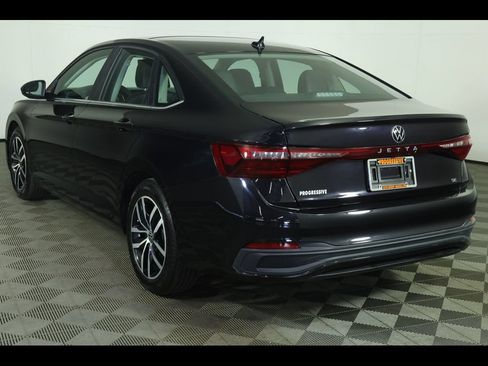 Used 2026 Volkswagen Jetta SE FWD image 16