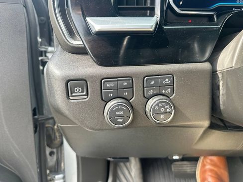 Used 2024 Chevrolet Silverado 1500 LTZ AWD/4WD image 23