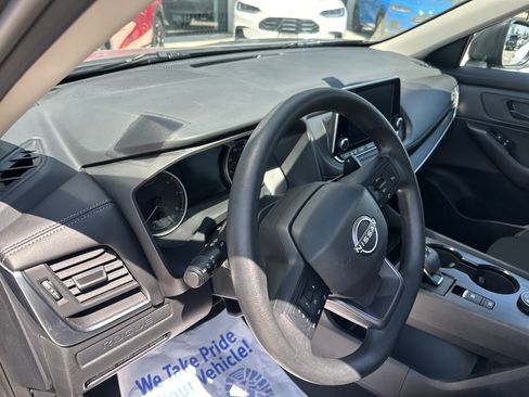 Used 2025 Nissan Rogue S AWD/4WD image 11