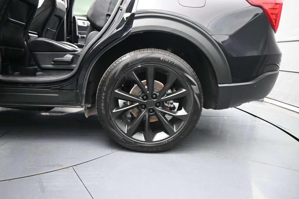 Used 2022 Ford Explorer Platinum w/ Equipment Group 601A AWD/4WD image 22