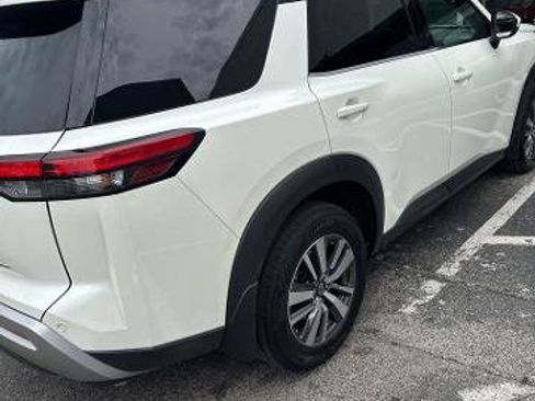 Certified 2024 Nissan Pathfinder SL AWD/4WD image 11