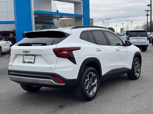 Used 2026 Chevrolet Trax LT image 3