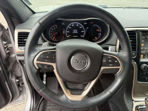 Used 2017 Jeep Grand Cherokee Laredo w/ Quick Order Package 2BE image 16