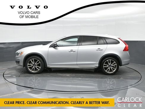 Used 2017 Volvo V60 T5 Cross Country w/ Convenience Package image 8