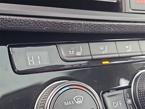 Used 2020 Volkswagen Jetta SE w/ SE Cold Weather Package image 19