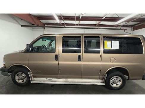 Used 2004 Chevrolet Express 2500 Passenger w/ LS Preferred Equipment Group RWD image 5